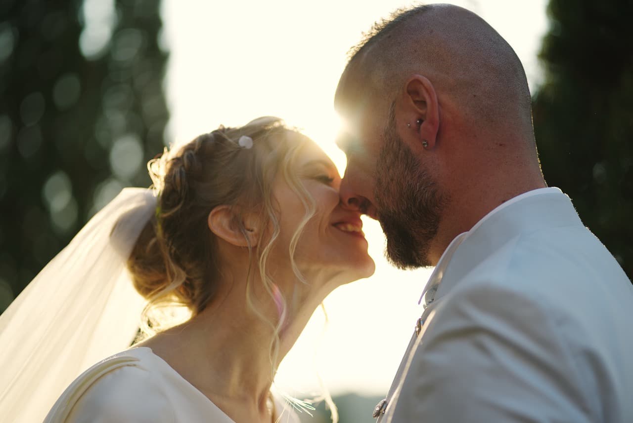 Kissing married couple in Italy